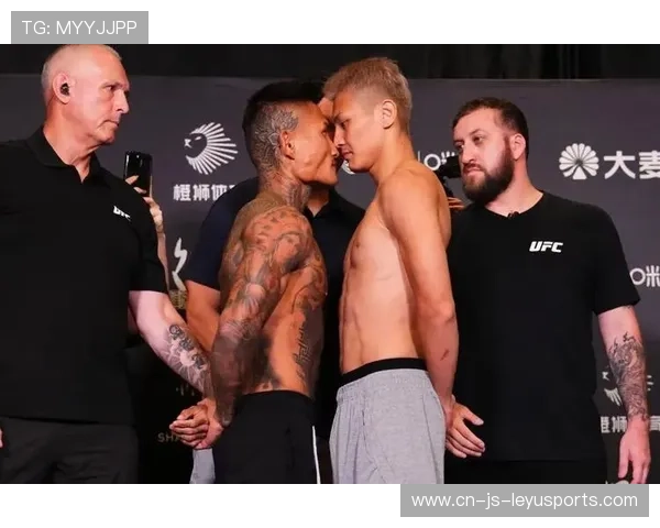 UFC 冷门诞生！黑马暴揍冠军